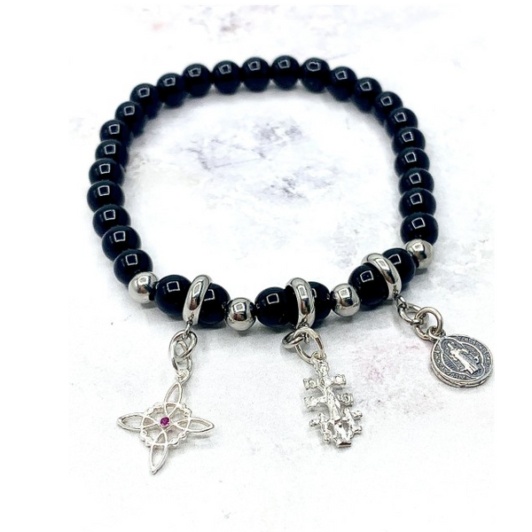 Pulsera triple protección:  Nudo de Bruja, Cruz de Caravaca y San Benito con Turmalina